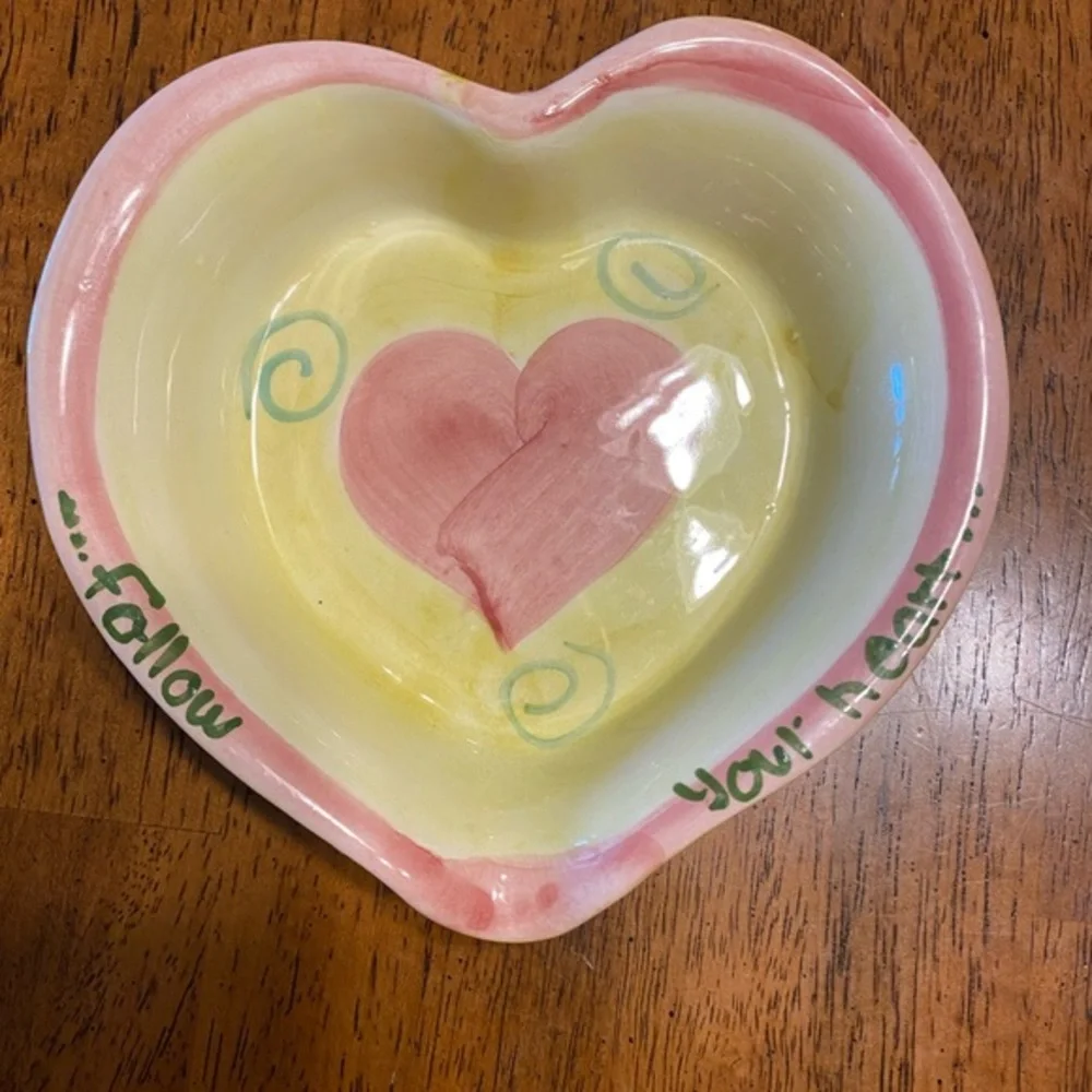 Bath and Bodyworks heart shaped dish. ‎ Vintage